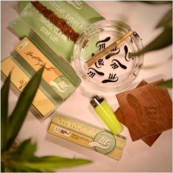 LIT Pro Pack 33 Unbleached Rolling Papers, 33 Roaches, Attached LIT Tray on itshemp.in